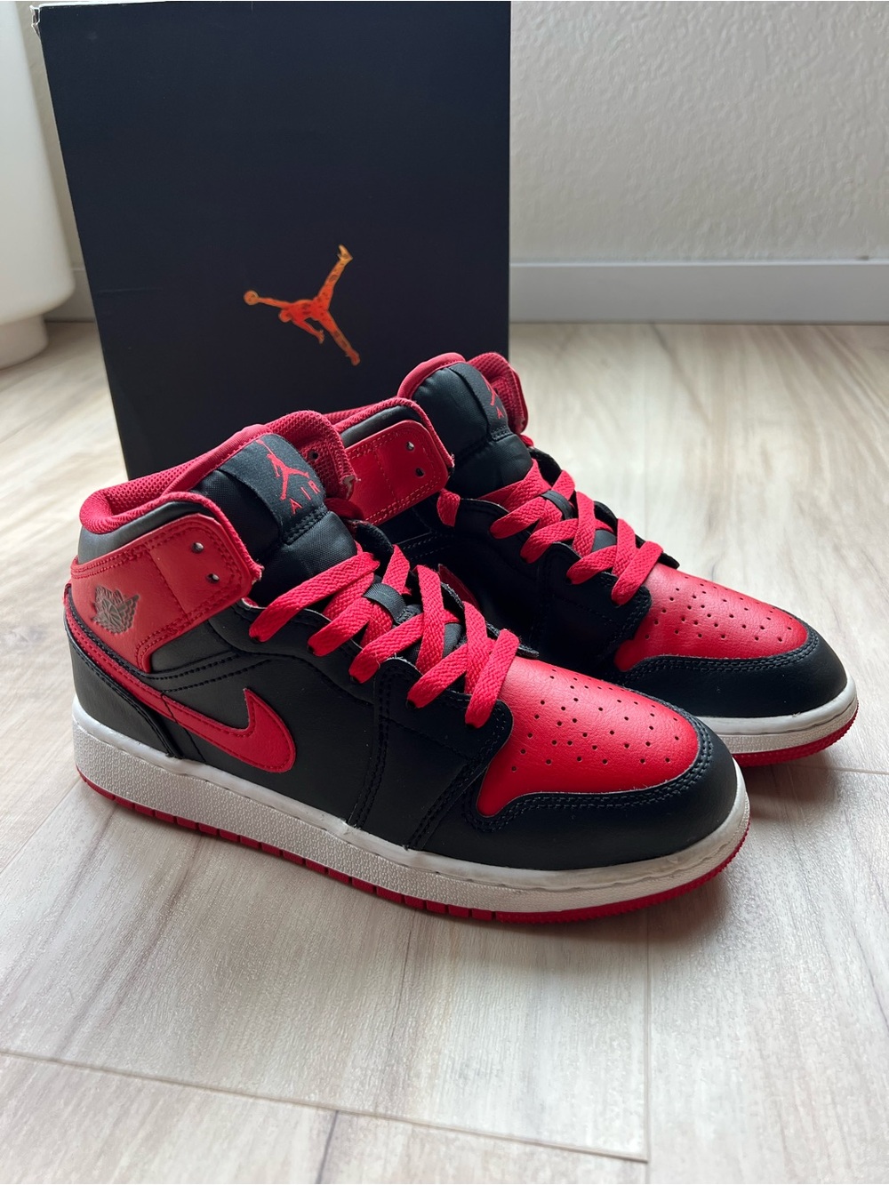 Nike Air Jordan 1 Mid GS Kids Sneakers in Black and Red
